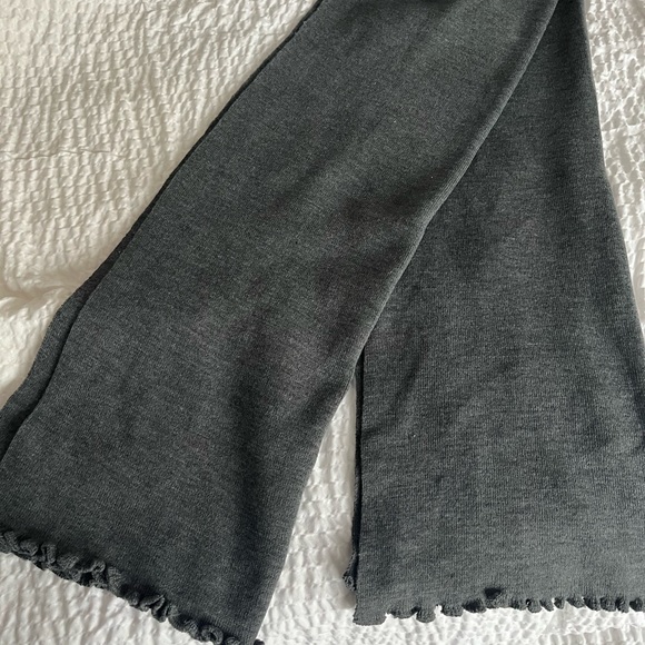 New WOT Long chawl/ scarf - Picture 3 of 4